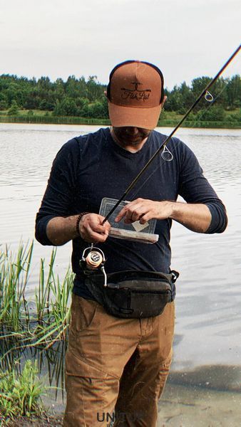 Бейсболка FISHLIST Coyote Hooks Trucker (сітка койот чорний) TR-CBL-5-26 фото