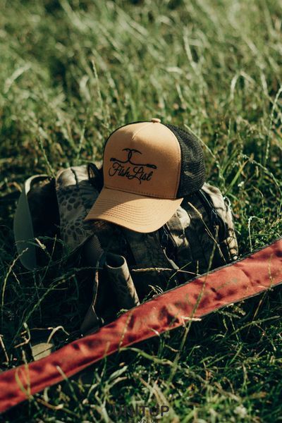 Бейсболка FISHLIST Coyote Hooks Trucker (сітка койот чорний) TR-CBL-5-26 фото