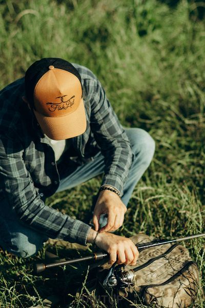 Бейсболка FISHLIST Coyote Hooks Trucker (сітка койот чорний) TR-CBL-5-26 фото